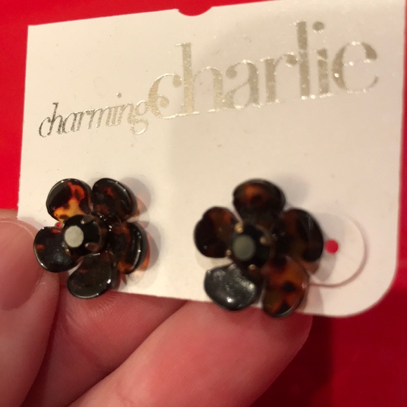 Tortoise leopard print brown black stud flower petal shaped post earrings CUTE - Picture 4 of 4